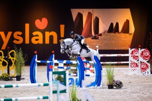 MHB und Elation beleuchten Reitturnier Indoor Friesland