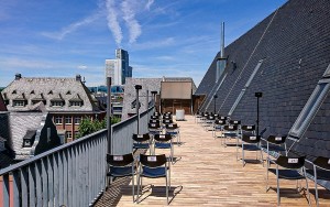 Audac-Beschallung für Dachterrasse im Frankfurter Haus am Dom