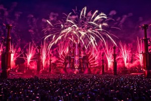 Showgear-Discokugel ziert Red Stage bei Defqon.1