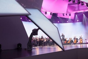 Christie unterstützt Showkonzept aus VR, AR und Robotik