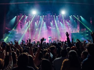 Vari-Lite VL3600 Profile provides colors for Vance Joy